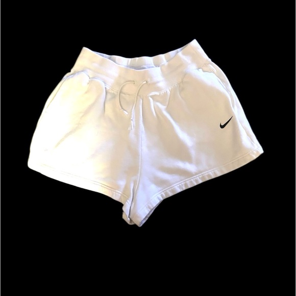 Nike Women's Plus Size Athletic Shorts - White 1X - Picture 2 of 4